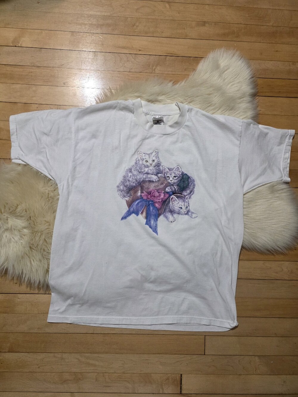 White Graphic Tee with Kitten Trio and Floral Bow
